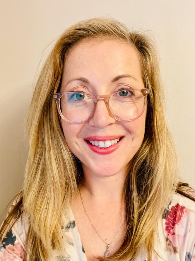 Louisa Collins Headshot